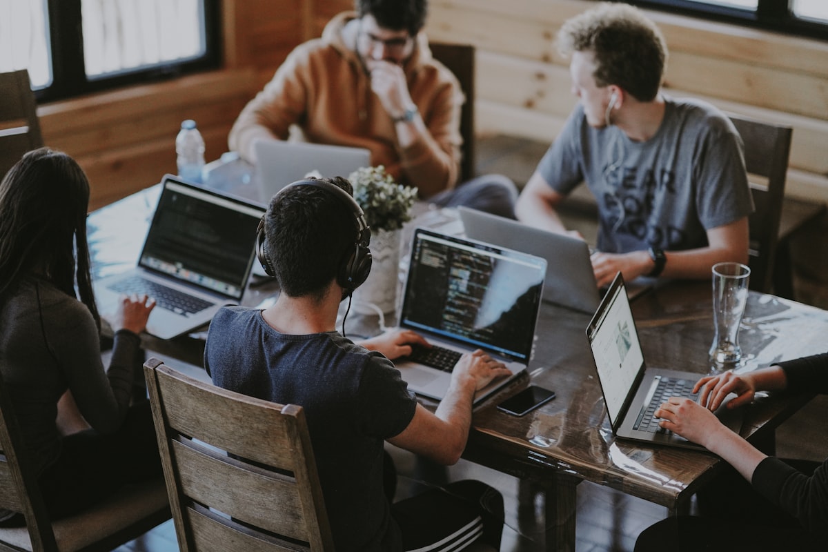 MaxMent IT consulting and training team at work